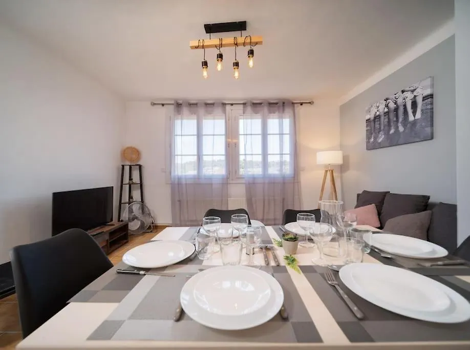 Appartement Tout Equipe Traversant 6 A 8 Couchages Marseille