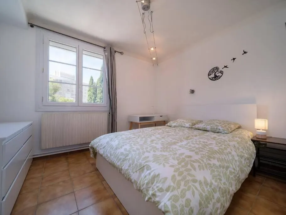 Apartment Appartement Tout Equipe Traversant 6 A 8 Couchages Marseille