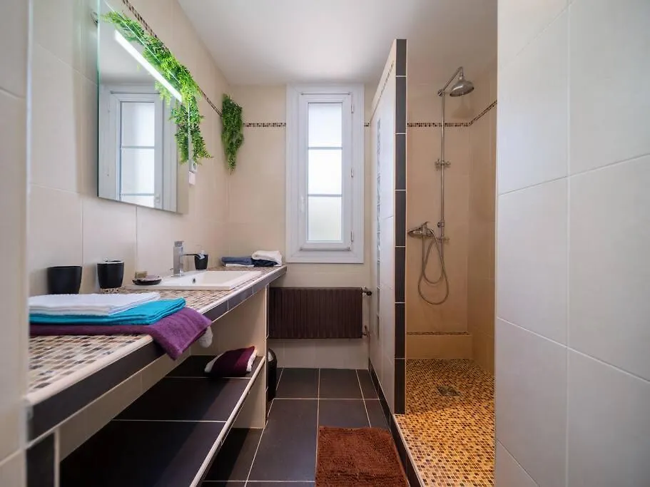 Appartement Tout Equipe Traversant 6 A 8 Couchages Marseille 0*,  France