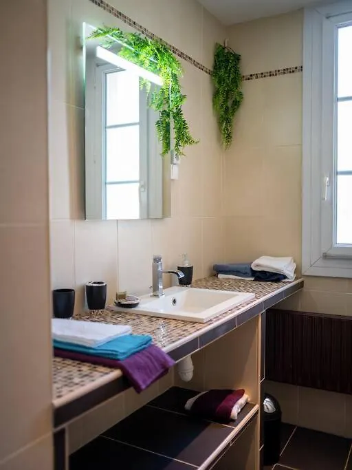 Appartement Tout Equipe Traversant 6 A 8 Couchages Marseille