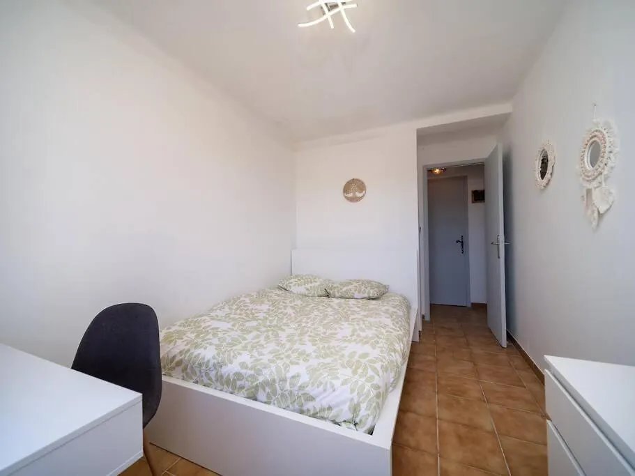 Appartement Tout Equipe Traversant 6 A 8 Couchages Marseille