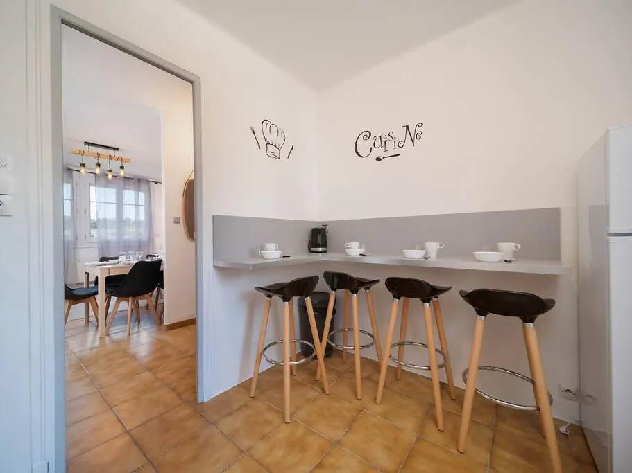 Appartement Tout Equipe Traversant 6 A 8 Couchages Marseille Apartment