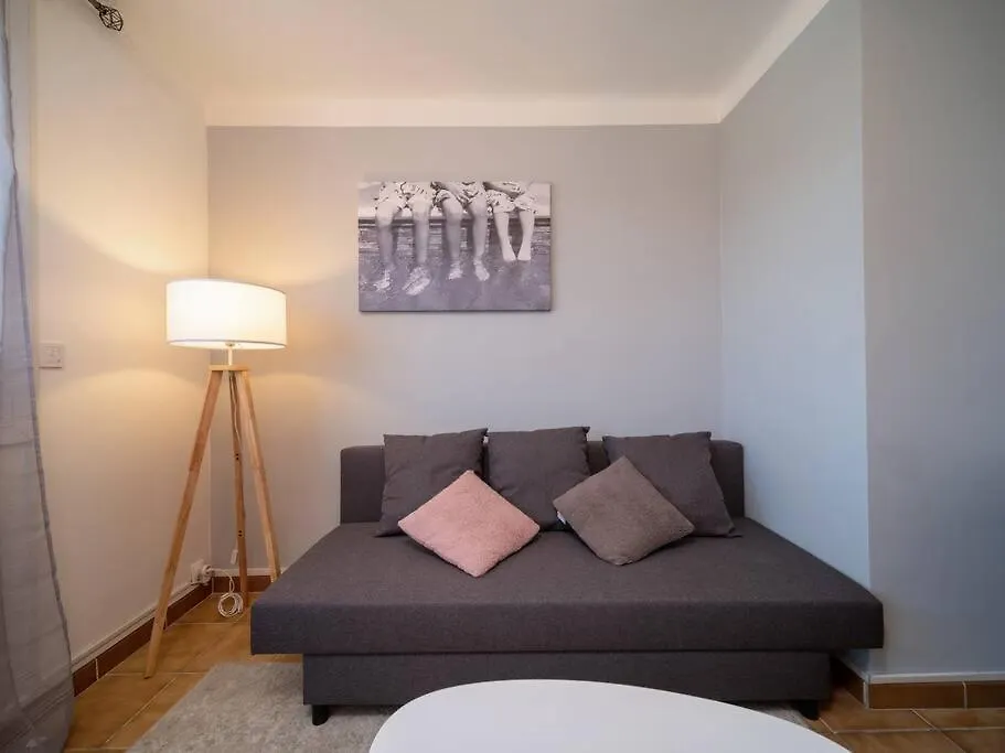 Apartment Appartement Tout Equipe Traversant 6 A 8 Couchages Marseille France